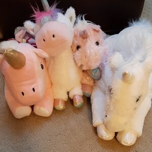 4 Assorted Unicorns In Excellent Condition